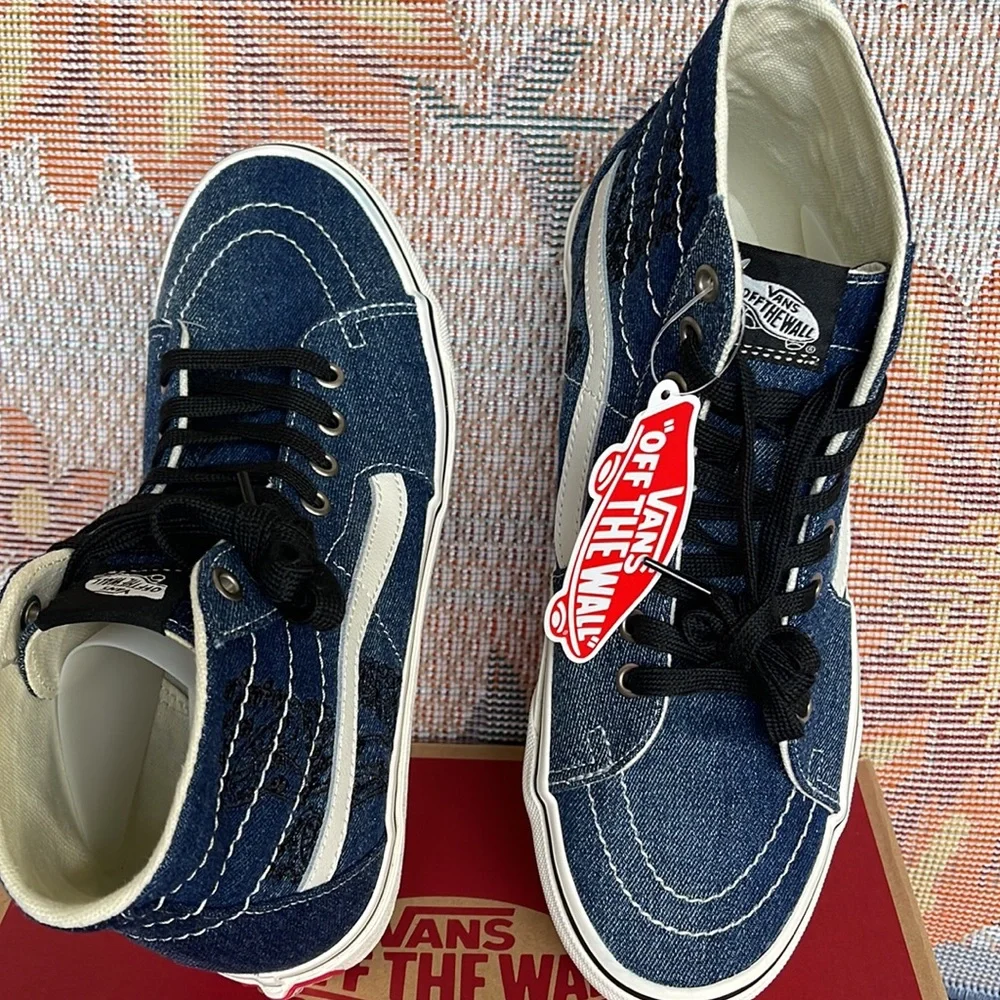 Vans WMNS Sk8-Hi Tapered
Denim Embroidery Navy/White 
VNOA5KRUNAV
Sneakers - Picture 13 of 16